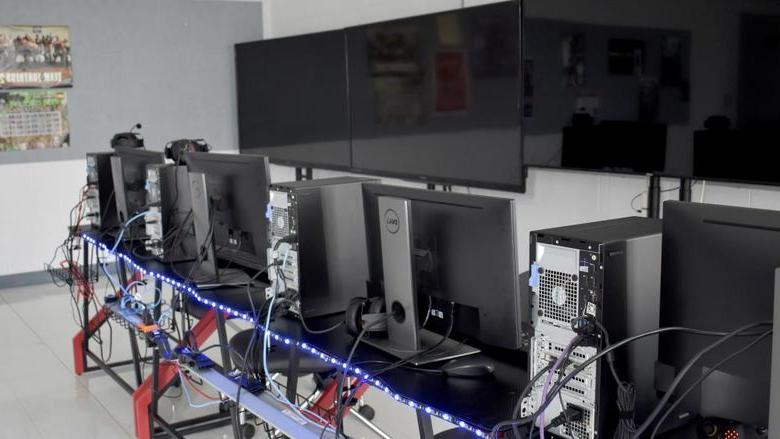 澳门皇冠官方app杜波依斯分校电子竞技室的一些设备将在即将到来的校园电子游戏日期间使用.
